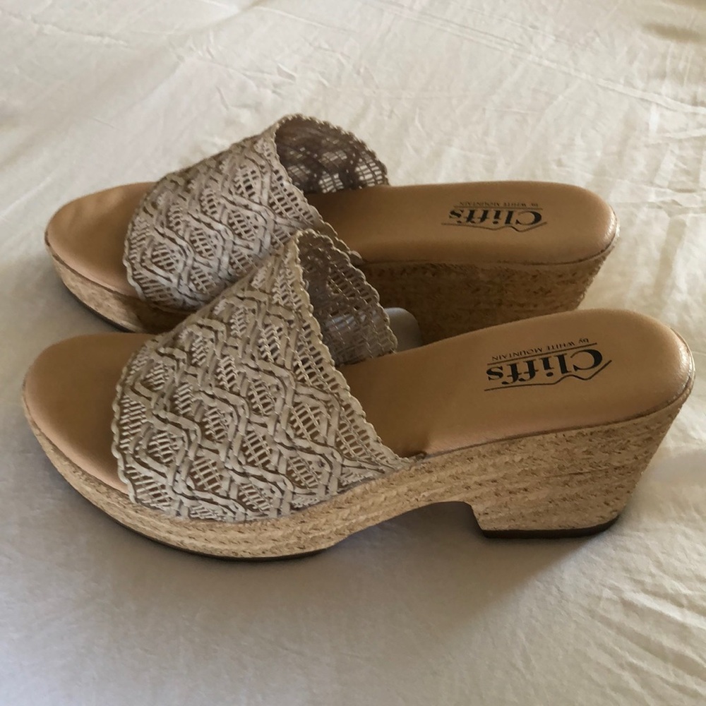 Cliffs by white mountain wedge sandals